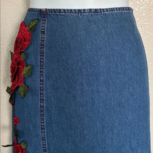 TY Original Wear Denim Skirt & Red Roses, red topstitch, back zip & slit. 16 - Picture 7 of 17